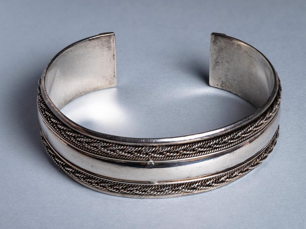 Bracelet ethnique ancien ouvert en argent, Envoi, Utilisé, Argent, Argent