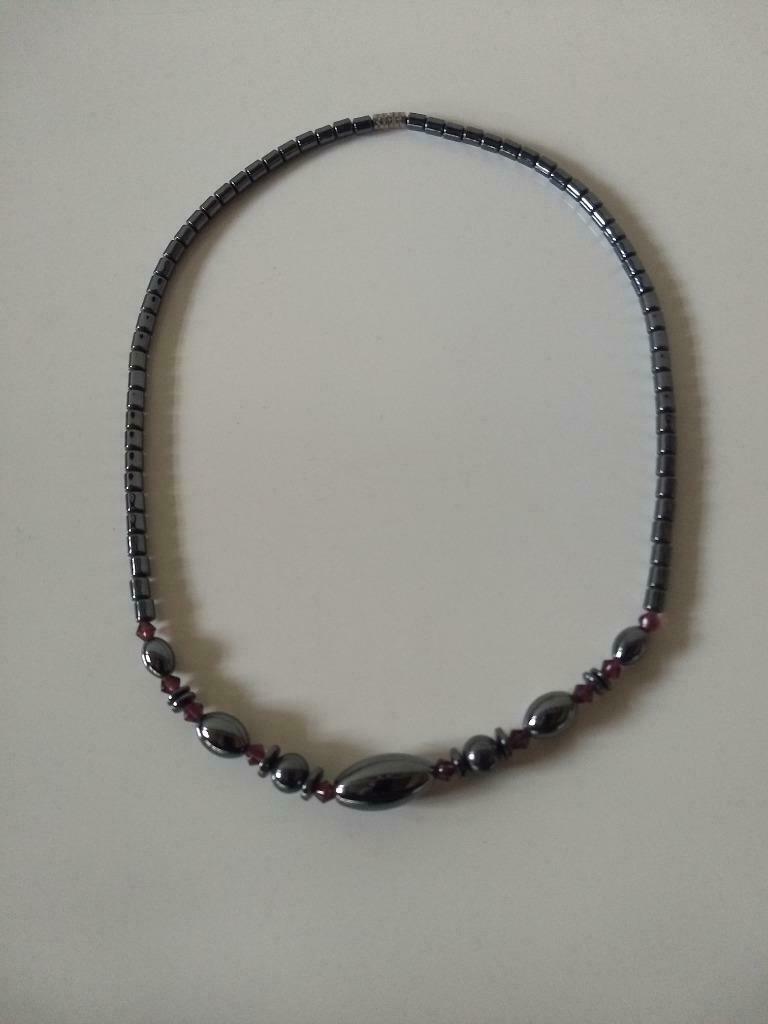 Halsketting metallic hoogglans - nooit gedragen, Bijoux, Sacs & Beauté, Colliers, Enlèvement ou Envoi, Neuf, Noir, Synthétique