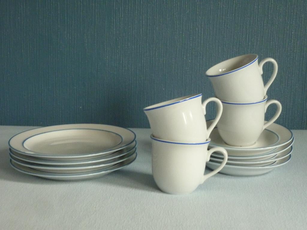 4 Delig Koffieservies Romania, Huis en Inrichting, Nieuw, Ophalen of Verzenden, Overige stijlen, Kop(pen) en/of Schotel(s)