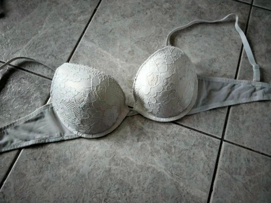 Beha wit bloemenmotief, Vêtements | Femmes, Sous-vêtements & Lingerie, Primark, Enlèvement ou Envoi, Blanc, Soutien-gorge