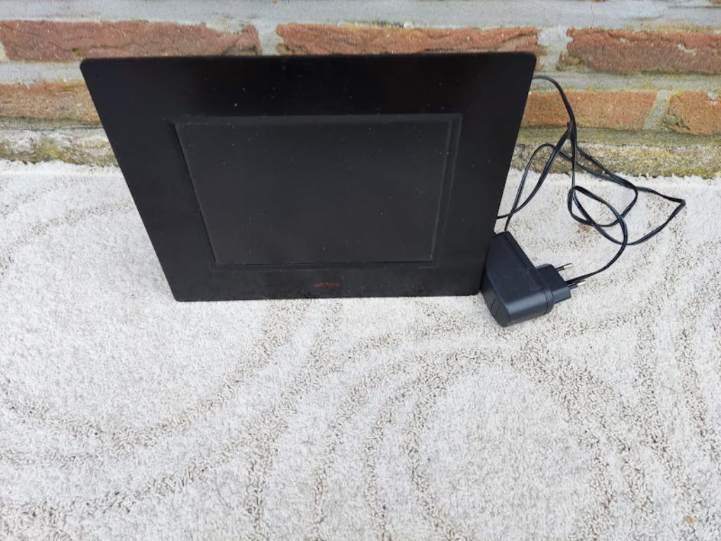 Traveler DPF-8 Super Slim, Audio, Tv en Foto, Fotocamera's Digitaal, Ophalen of Verzenden, Zo goed als nieuw
