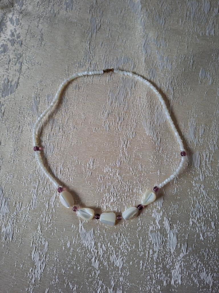 Ketting met witte en paarse steentjes, Ophalen of Verzenden