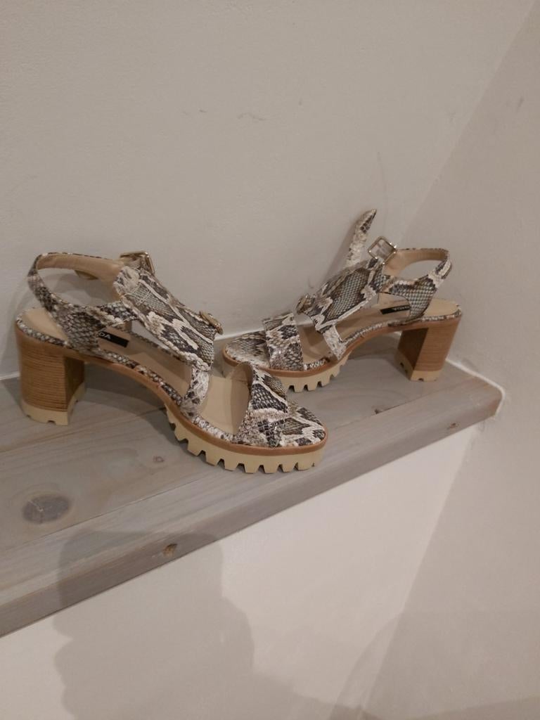 Sandalen merk Zinda maat 37 nieuw, Vêtements | Femmes, Enlèvement, Neuf