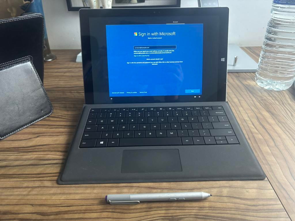 Microsoft Surface Pro 4, Qwerty, 12 pouces, 8 GB, Avec écran tactile