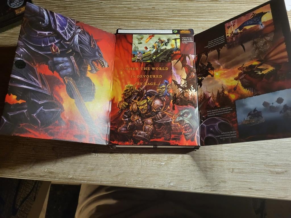 World of warcraft cataclysm en wrath of the lich king, Games en Spelcomputers, Ophalen of Verzenden, Zo goed als nieuw