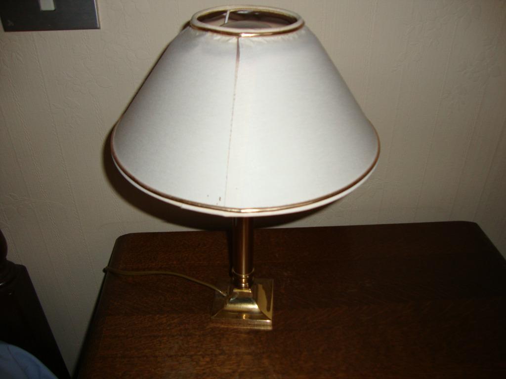 Lampe de chevet avec abat-jour blanc, Maison & Meubles, Enlèvement ou Envoi, Comme neuf, Autres matériaux