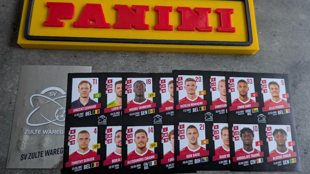 Panini FOOTBALL 2023/24 5 STICKERS ZULTE WAREGEM 16 SPELERS, Ophalen of Verzenden, Nieuw