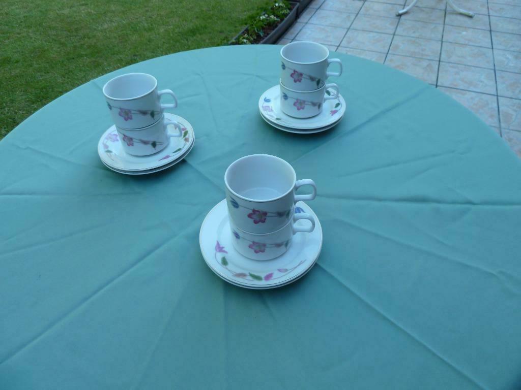 6 tasses et 6 soucoupes en porcelaine (fleur mauve), Enlèvement ou Envoi, Comme neuf, Autres styles, Porcelaine