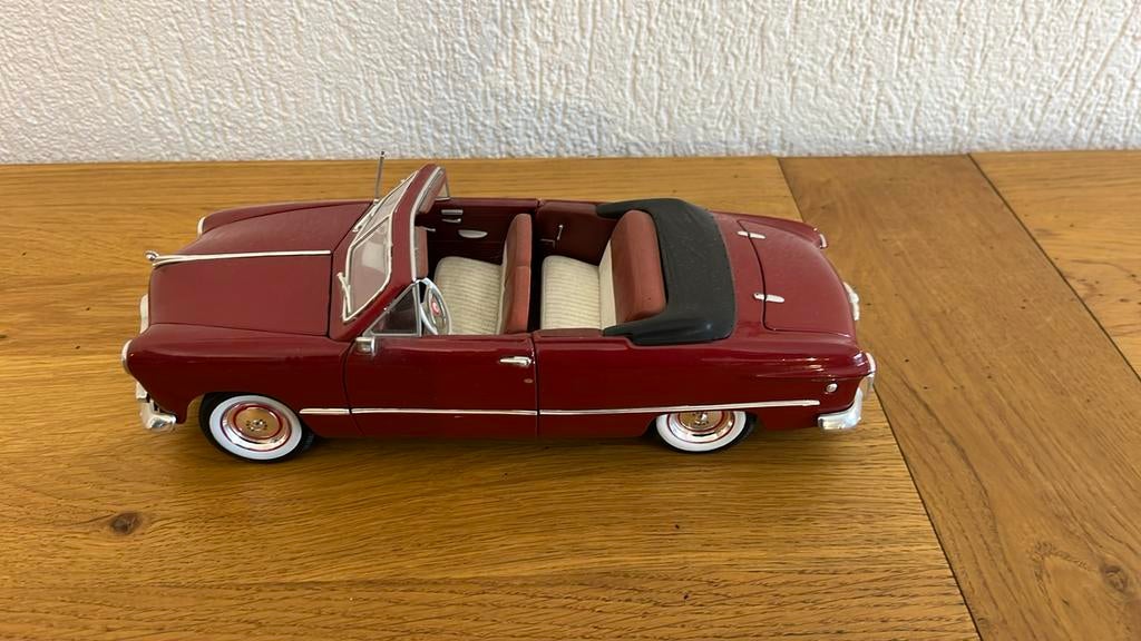 voiture moulée MaiSto 1949 Ford à l'échelle 1/18, Ophalen of Verzenden, Nieuw, Auto, Maisto