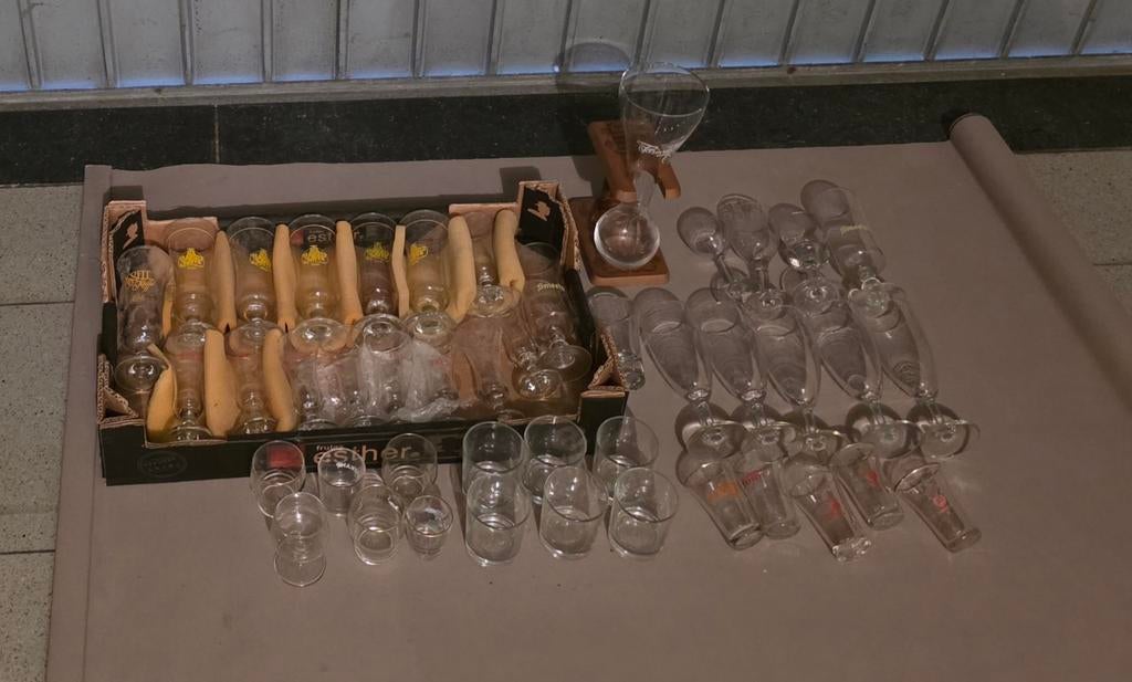 43 likeurglaasjes Fryns, Smeets enz + champagne en bierglas, Enlèvement