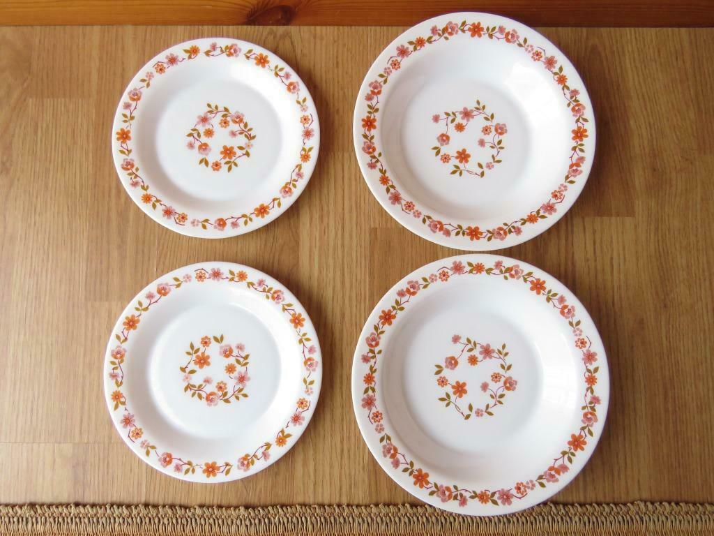 Vintage arcopal 2 assiettes a dessert et 2 profonde motif fl, Maison & Meubles, Enlèvement ou Envoi, Neuf, Assiettes(s)