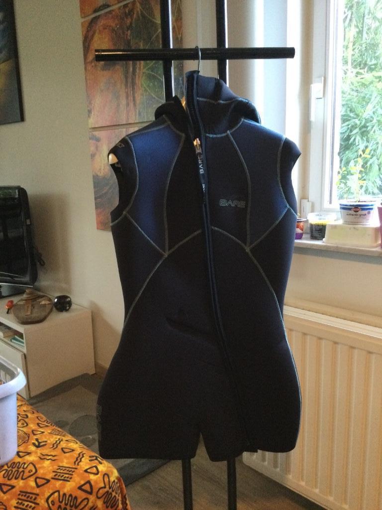 Bare Elastek Lady 7mm Overvest size 14 aan 100€, Enlèvement ou Envoi, Neuf, Combinaison de plongée