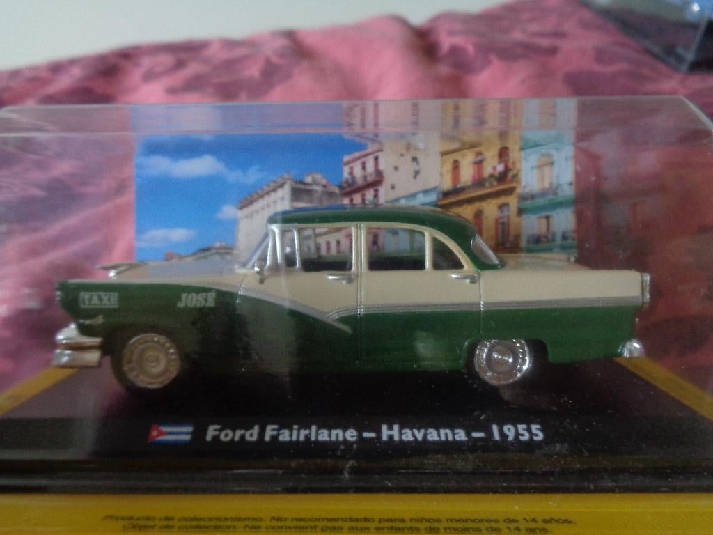 modelauto Ford Fairlane 1/43, Ophalen, Zo goed als nieuw
