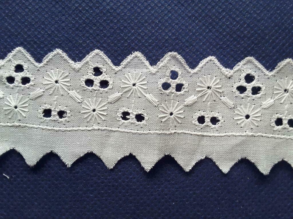 coupe de 4,3 m dentelle  broderie coton blanc 35 mm DB3543, Hobby & Loisirs créatifs, Enlèvement ou Envoi, Neuf