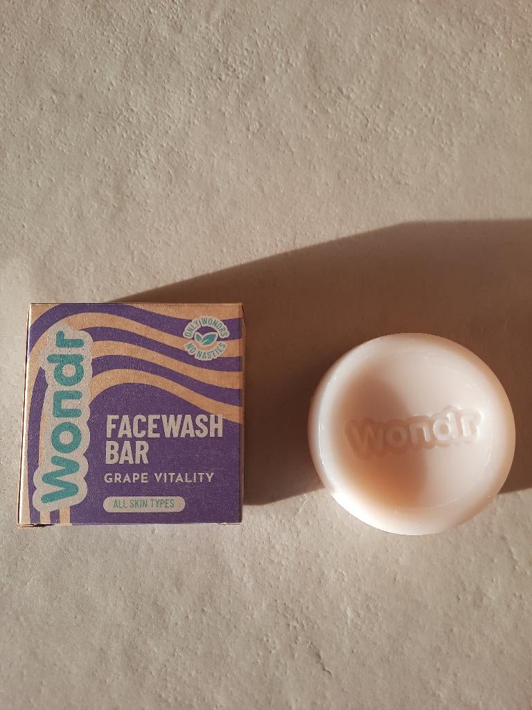 Wondr facewash bar Grape Vitality, Bijoux, Sacs & Beauté, Beauté | Soins du corps, Enlèvement ou Envoi, Neuf, Baignoire & Douche