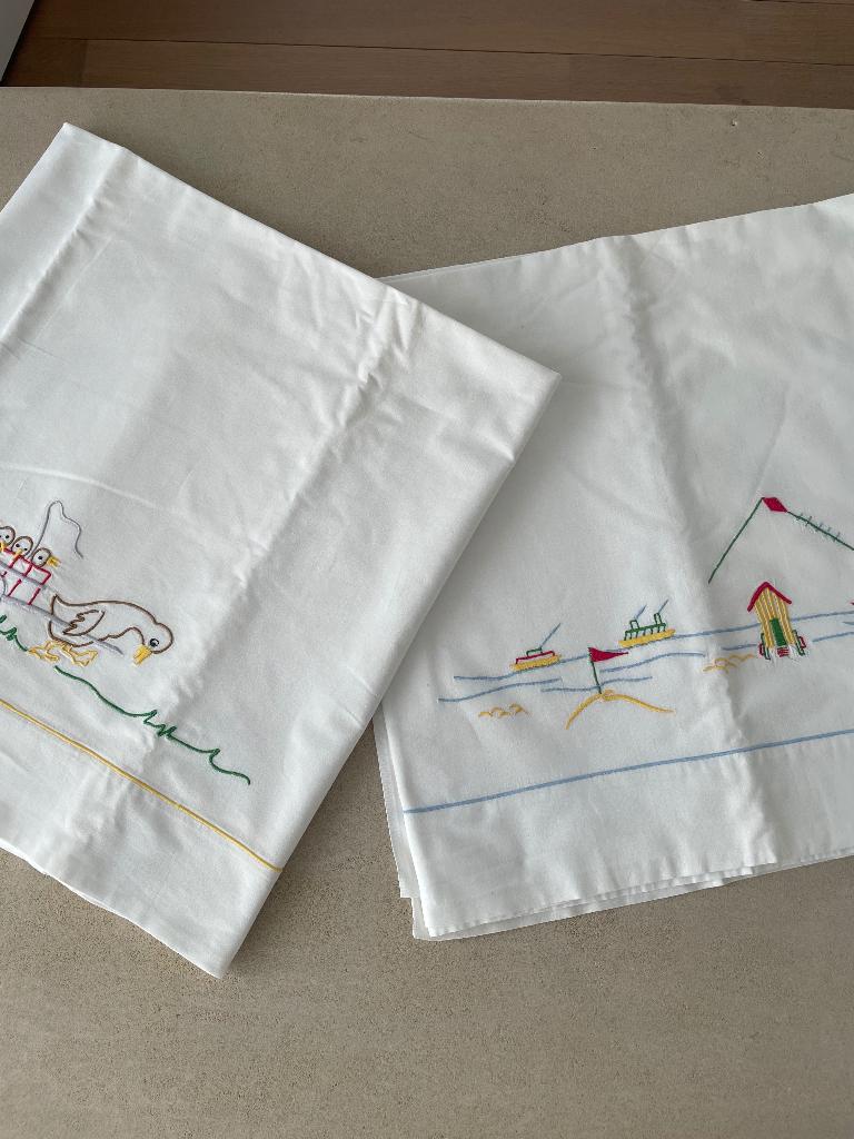 Twee schattige vintage bovenlakens kinderbedje, Ophalen of Verzenden, Gebruikt, Overige typen