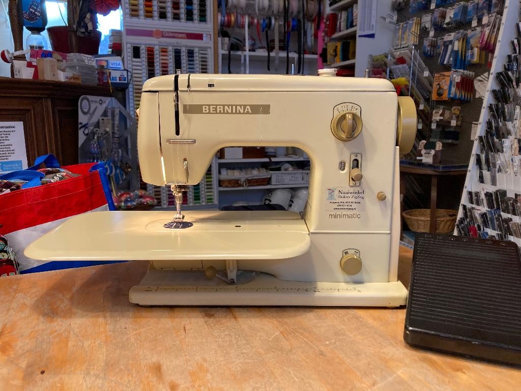Bernina minimatic 707 naaimachine, Enlèvement ou Envoi, Utilisé, Machine à coudre, Bernina