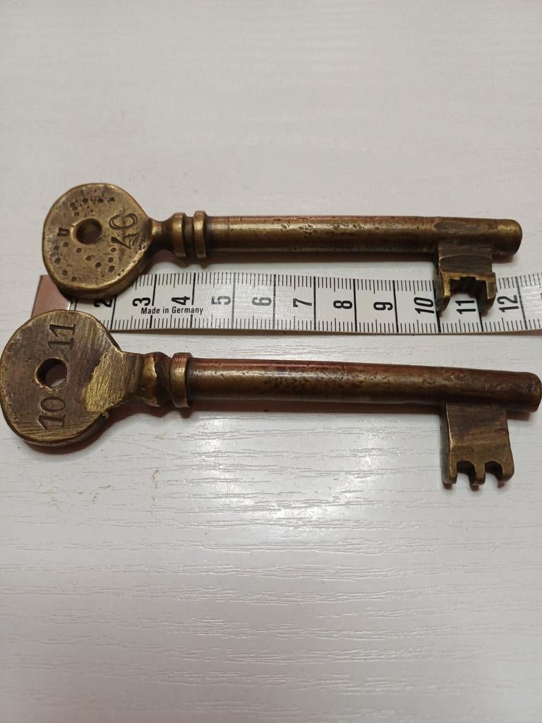 messing antieke baardsleutels, Ophalen