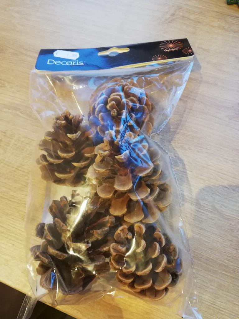 Décoration de Noël ,Paquet neuf ( en trop) de pommes de pin, Enlèvement, Neuf, Intérieur