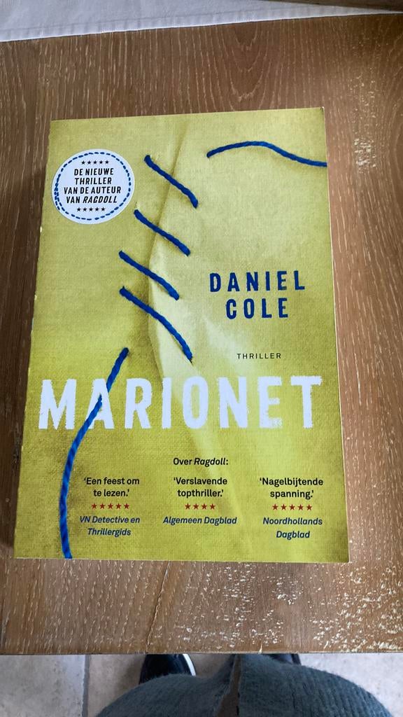 Daniel Cole - Marionet, Boeken, Thrillers, Zo goed als nieuw, Ophalen of Verzenden