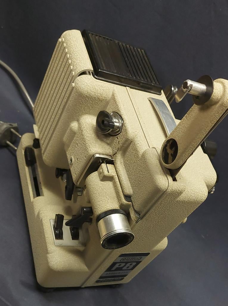 Projecteur de cinéma Eumig P8 Phonomatic 8 mm+ objectif zoom, Collections, Appareils photo & Matériel cinématographique, Enlèvement