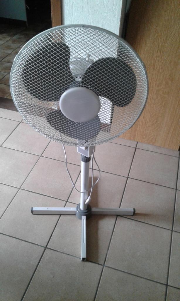 Ventilateur sur pied extensible télescopique 110 à 135 cm, Enlèvement, Comme neuf, Ventilateur de trépied