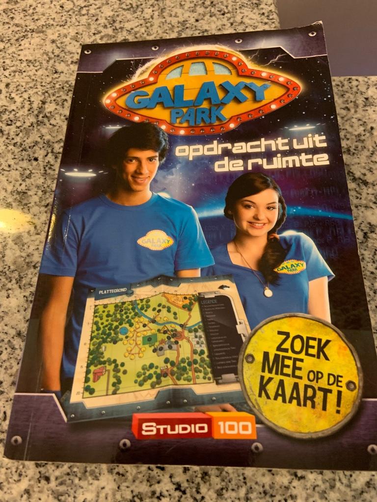 Galaxy park : opdracht uit de ruimte,boek, Boeken, Ophalen of Verzenden, Zo goed als nieuw, Studio 100, Fictie
