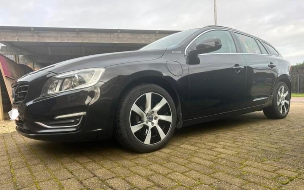 Volvo V60 D6 Plug-In-Hybride 11-2013, Auto's, Volvo, Automaat, Euro 5, 1800 kg, Zwart