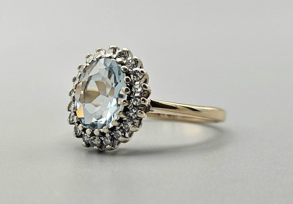 Gouden Vintage ring met  aquamarijn en diamant. 2024/144., Blauw, Ophalen of Verzenden, Met edelsteen, Dame