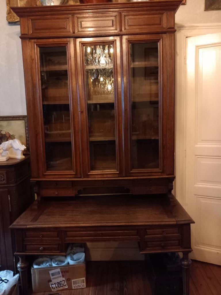 Bureau avec vitrine, Enlèvement
