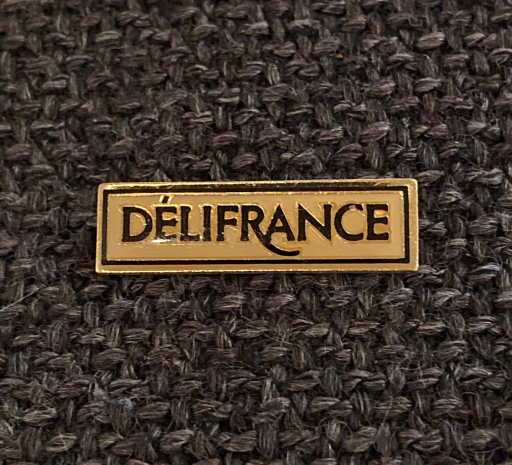 PIN - DÉLIFRANCE - BAKKER - BAKKERIJ - BOULANGERIE, Envoi, Utilisé, Autres sujets/thèmes, Insigne ou Pin's