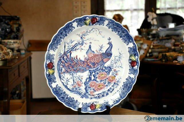 grand plat decoratif au paon en faience
