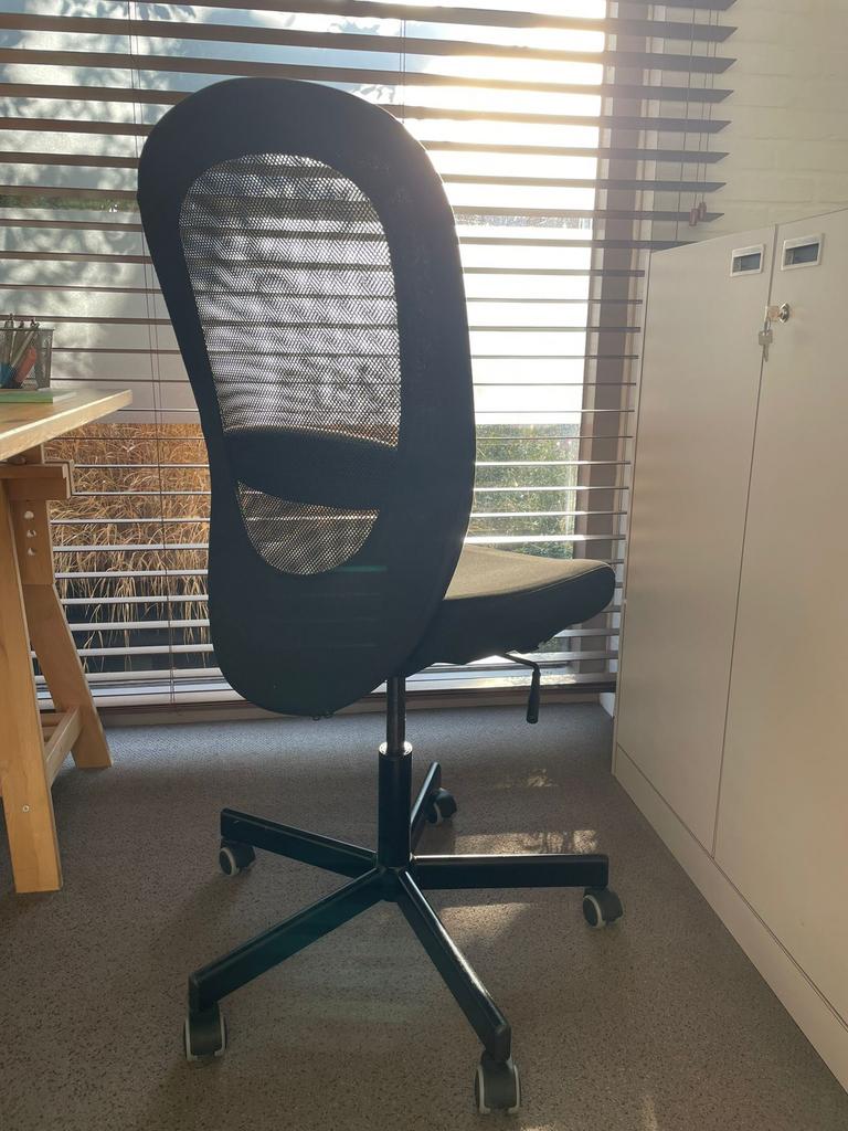 10 dezelfde bureaustoelen (ophalen te Hasselt/Godsheide), Ophalen