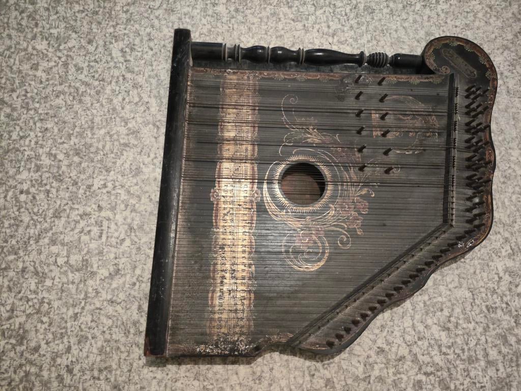 Antieke Gitaarzither, Ophalen