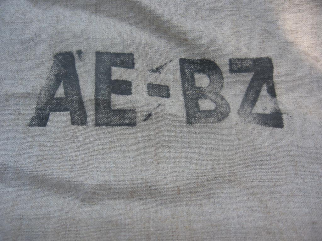 Sac en jute AE / BZ....... Sac en jute très solide destiné à, Enlèvement ou Envoi, Armée de terre, Autres types