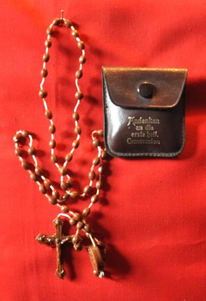 chapelet  perle plastique brune avec pochette (022603), Enlèvement ou Envoi, Utilisé, Autres types, Christianisme | Catholique