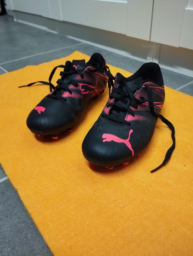 Chaussures de foot enfants de la marque Puma, Enlèvement, Comme neuf, Chaussures