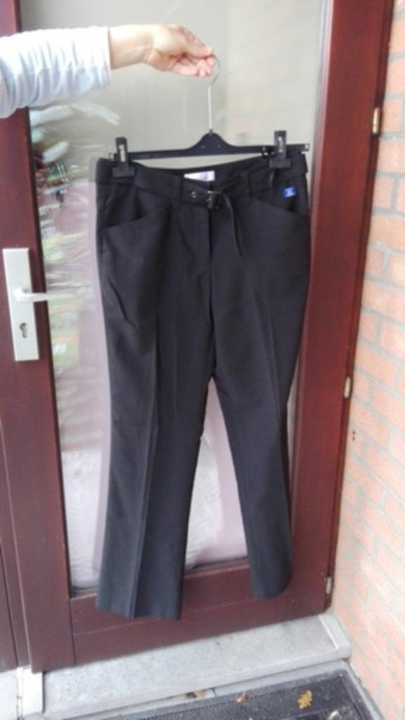 damesbroek broek, Kleding | Dames, Broeken en Pantalons, Ophalen of Verzenden, Nieuw, Maat 42/44 (L)