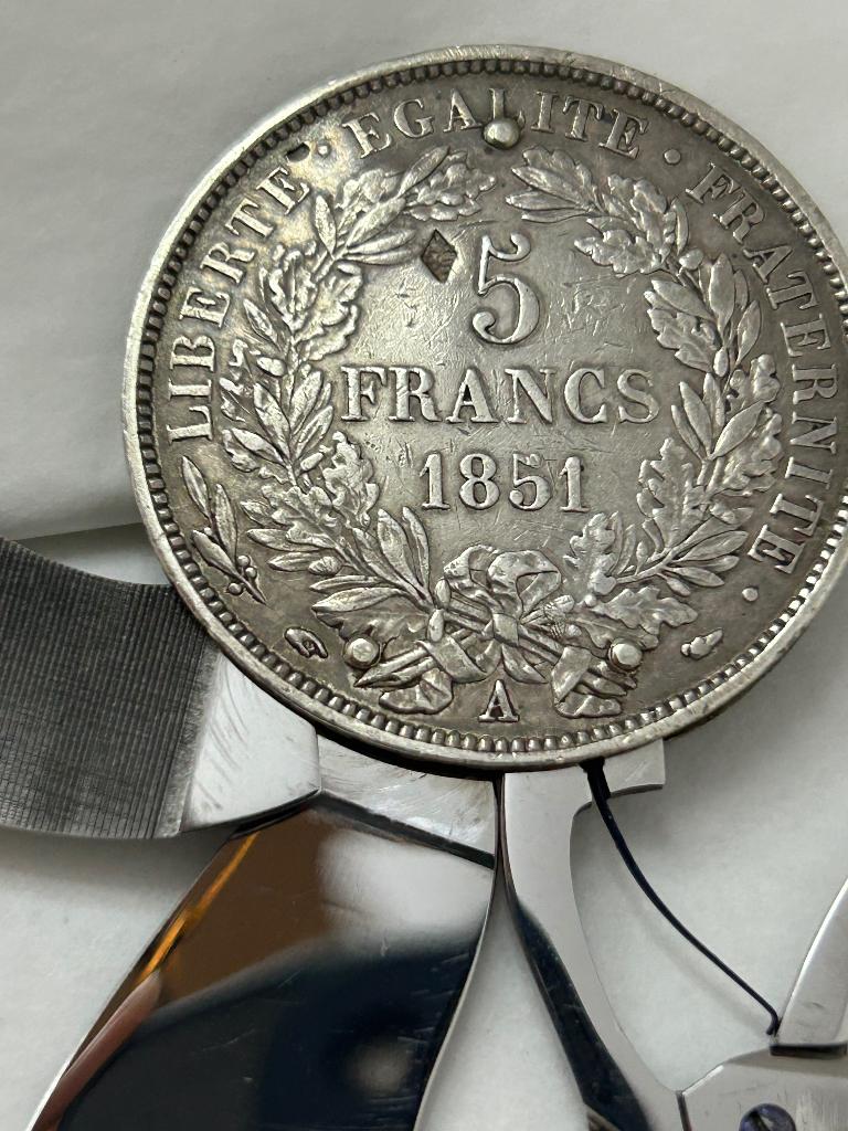 Couteau à monnaie ancien —5 Francs 1851 argent—ELOI & Déposé, Antiquités & Art, Enlèvement ou Envoi