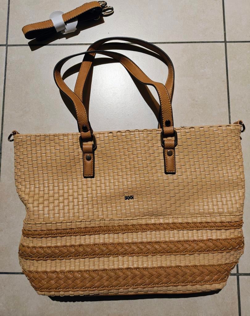 Dameshandtas merk Boo, kleur beige/bruin, met schouderbandje, Handtassen en Accessoires, Tassen | Damestassen, Ophalen of Verzenden
