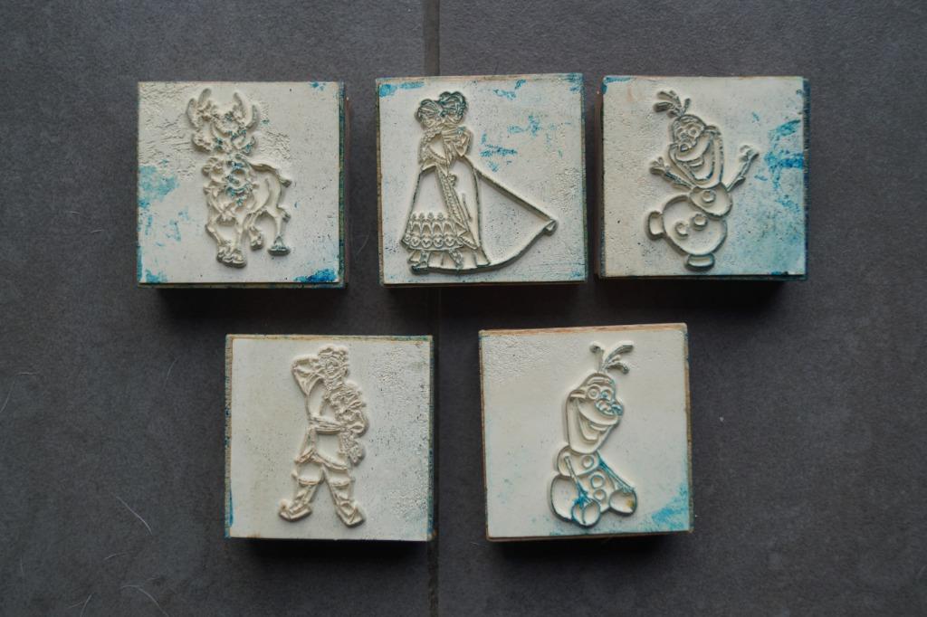 stempels frozen, Hobby en Vrije tijd, Stempelen, Ophalen of Verzenden, Zo goed als nieuw, Houten stempel