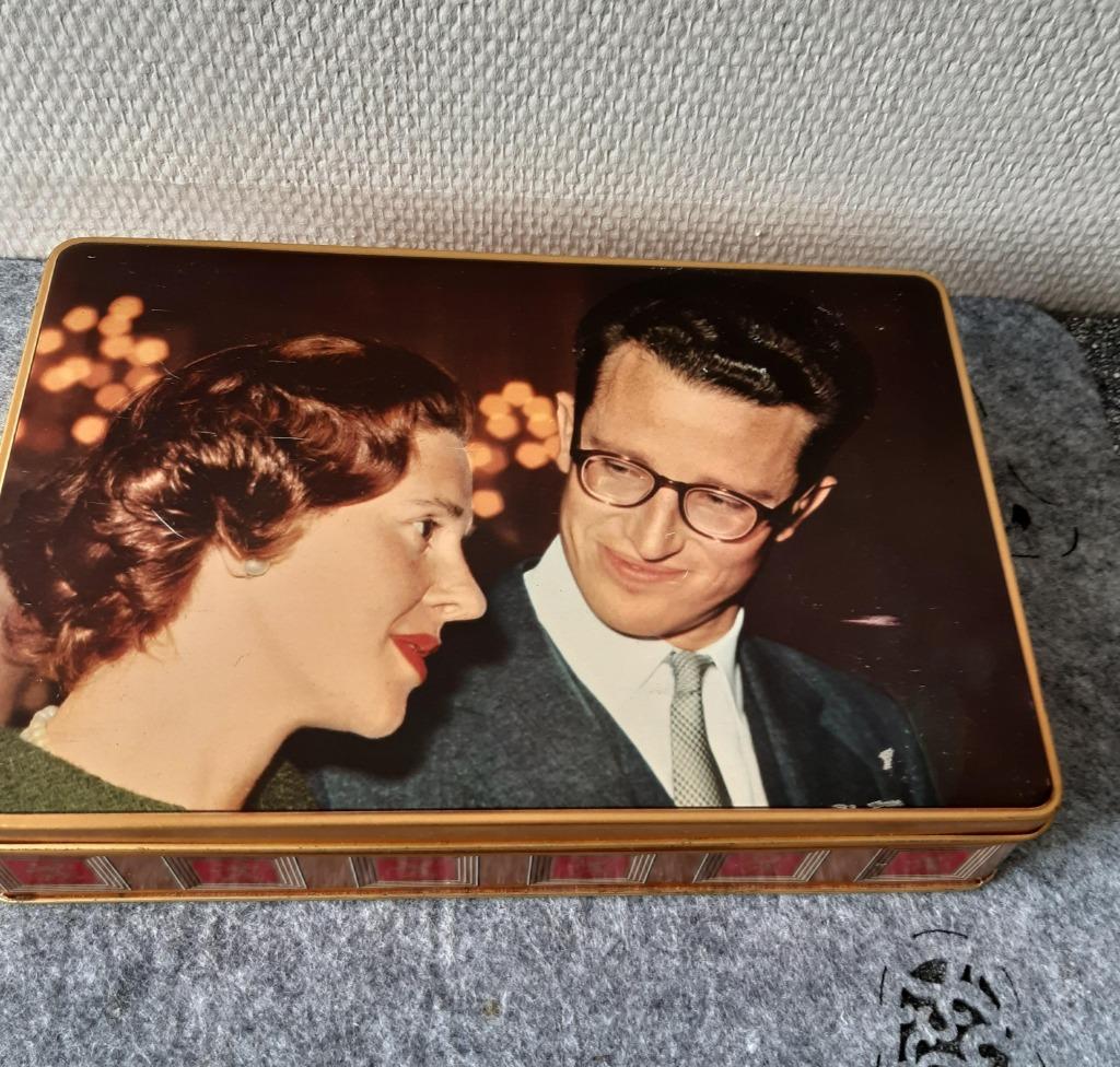 Blikken doos met prent van Koning Boudewijn en Koningin Fabi, Ophalen of Verzenden, Zo goed als nieuw, Overige typen