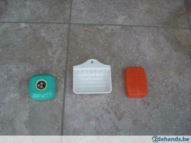 3 oude zeepdoosjes en 2 oude zeepbakjes, Ophalen of Verzenden, Gebruikt, Groen, Overige typen