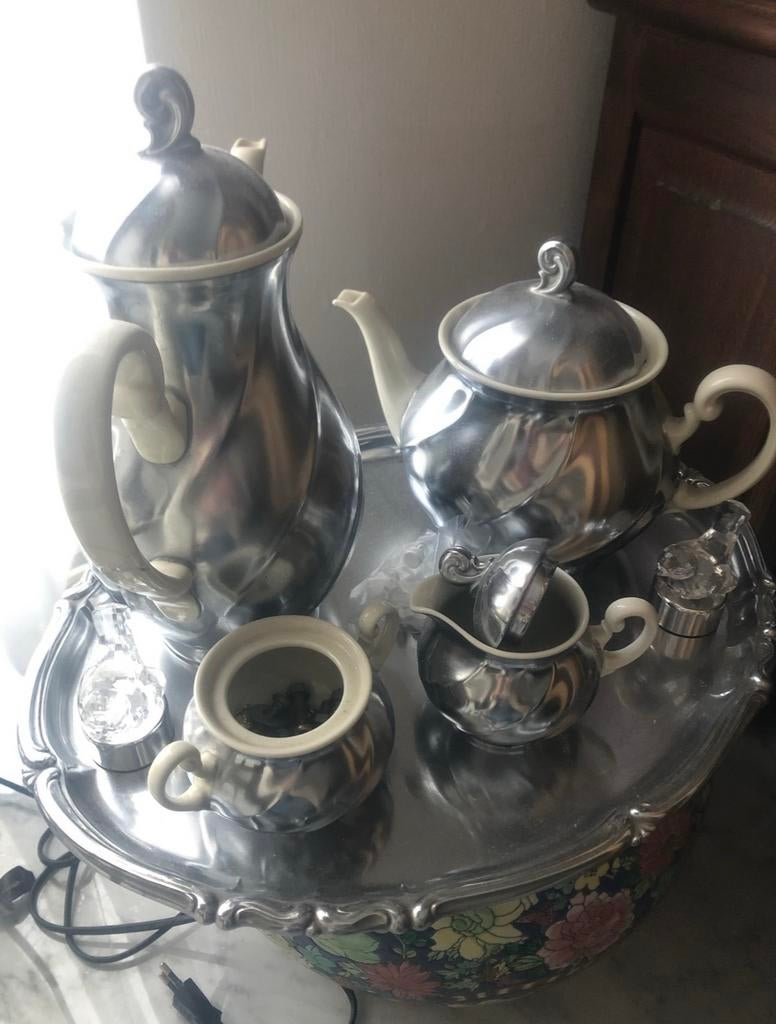 Theepot en koffiepot in tin, Antiek en Kunst, Antiek | Tin, Ophalen