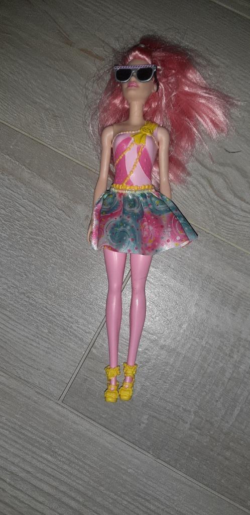 Barbie met zonnebril, Kinderen en Baby's, Ophalen of Verzenden, Zo goed als nieuw, Ontdekken