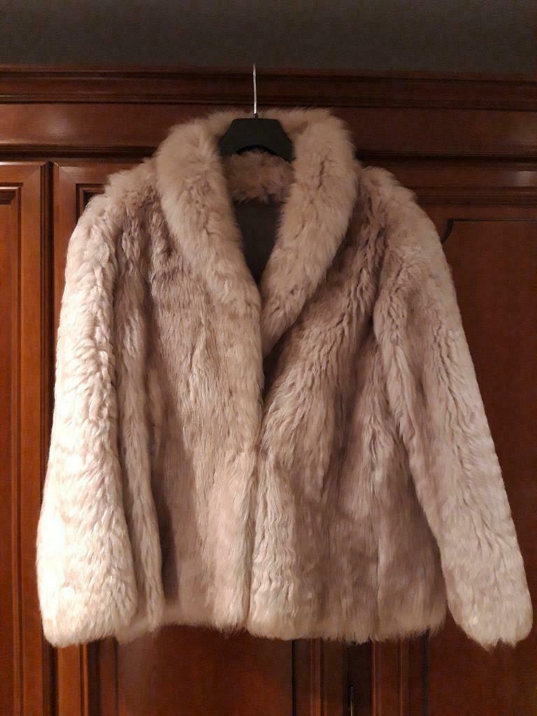 Te Koop : Mooie korte bontmantel. Lamapels, Kleding | Dames, Ophalen, Gedragen, Maat 42/44 (L), Beige