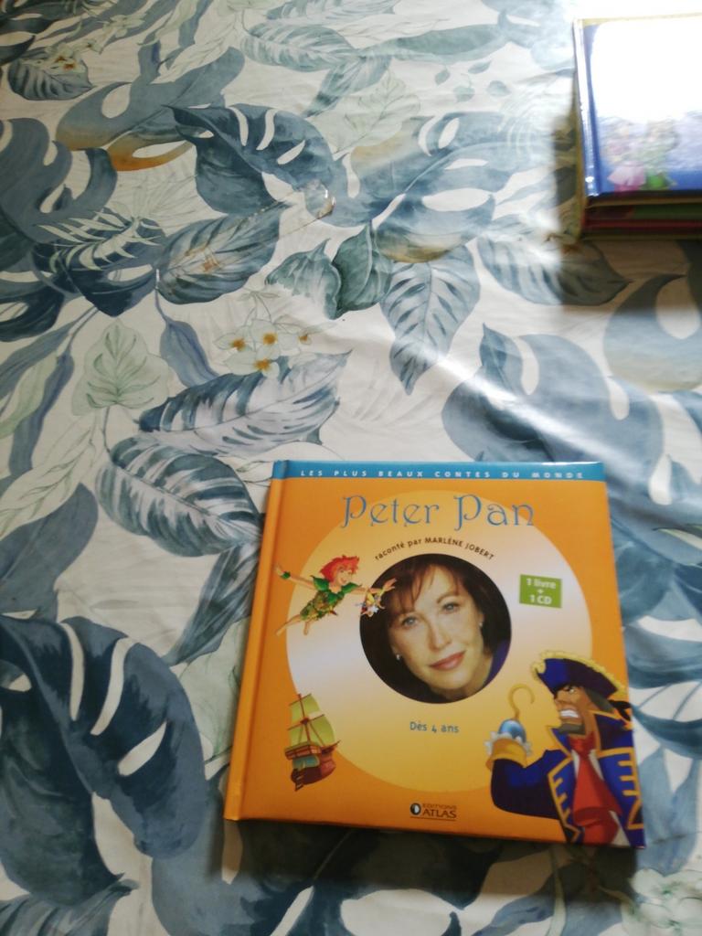 Livre + CD Peter Pan. Marlene Jobert., Comme neuf