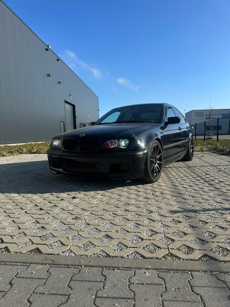 Bmw e46 330i, Auto's, BMW, Achterwielaandrijving, Zwart, Zwart, 5 deurs