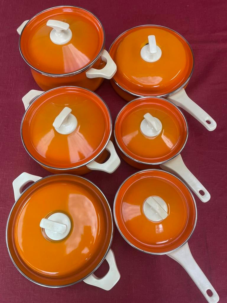 Kookpotten oranje, Huis en Inrichting, Keuken | Potten en Pannen, Ophalen, Zo goed als nieuw, Pannenset, Inductieplaat