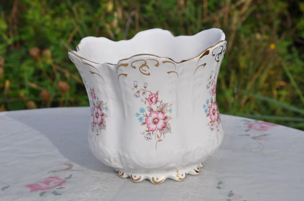 cache pot en faience decor fleur, Antiquités & Art, Enlèvement ou Envoi